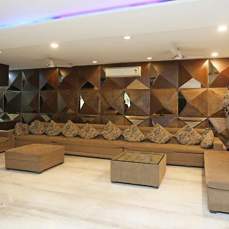Hotel Oyo 13564 Near Prem Mandir Mathura Esterno foto