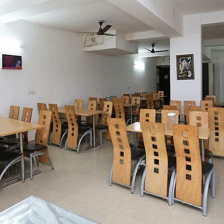 Hotel Oyo 13564 Near Prem Mandir Mathura Esterno foto