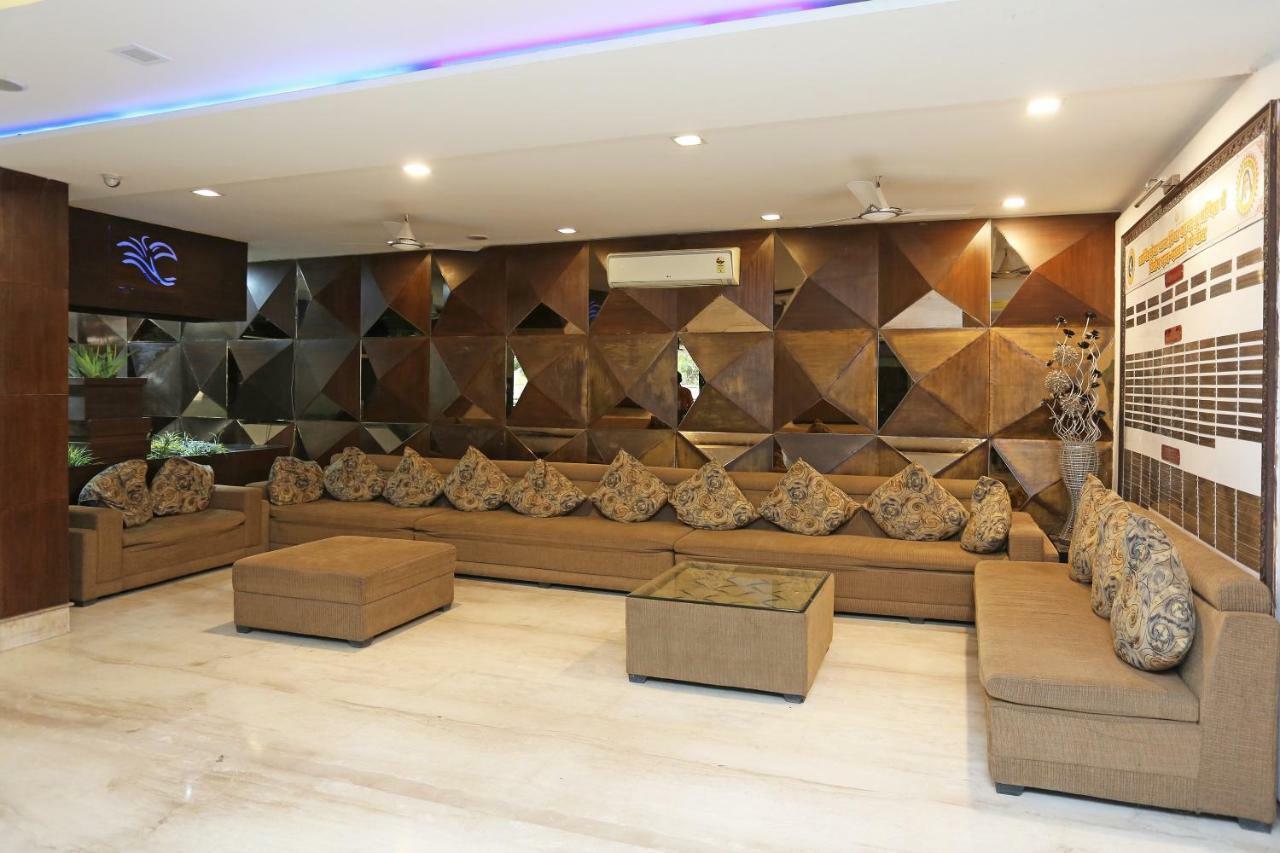 Hotel Oyo 13564 Near Prem Mandir Mathura Esterno foto