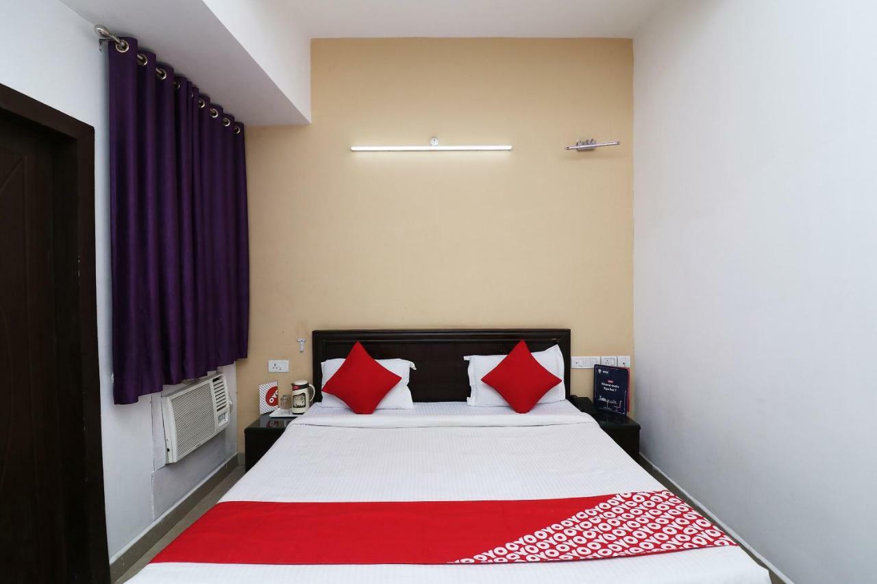 Hotel Oyo 13564 Near Prem Mandir Mathura Esterno foto