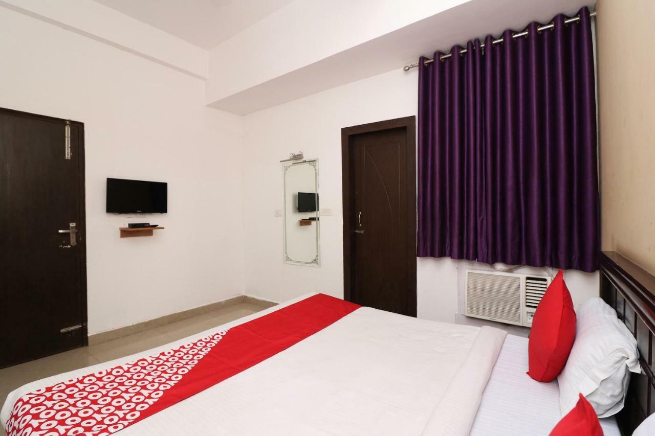 Hotel Oyo 13564 Near Prem Mandir Mathura Esterno foto