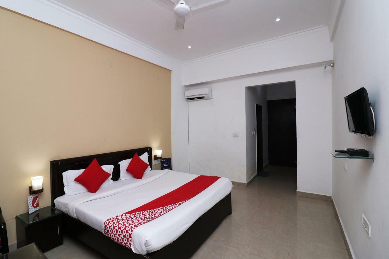 Hotel Oyo 13564 Near Prem Mandir Mathura Esterno foto