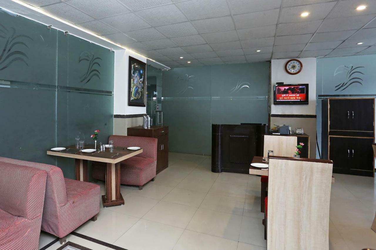 Hotel Oyo 13564 Near Prem Mandir Mathura Esterno foto