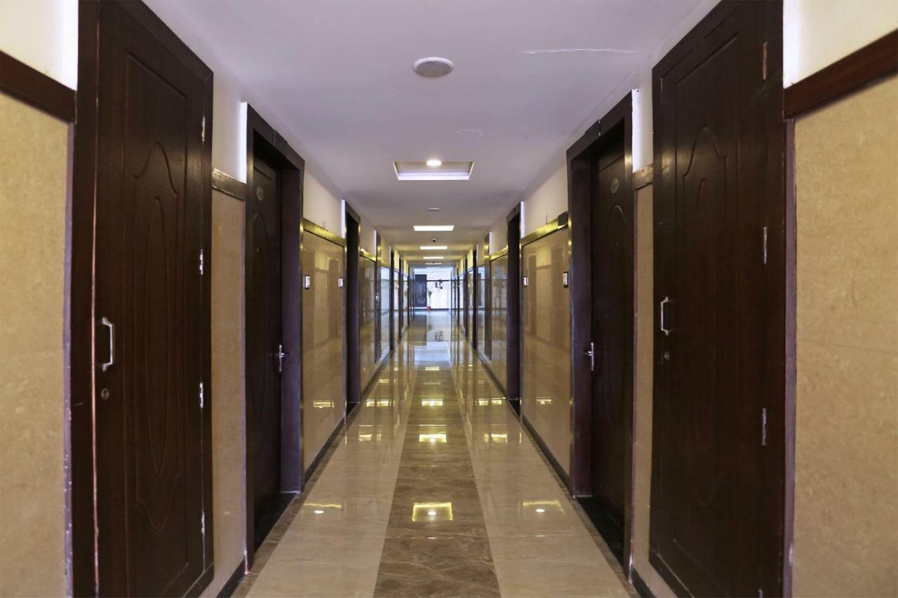 Hotel Oyo 13564 Near Prem Mandir Mathura Esterno foto