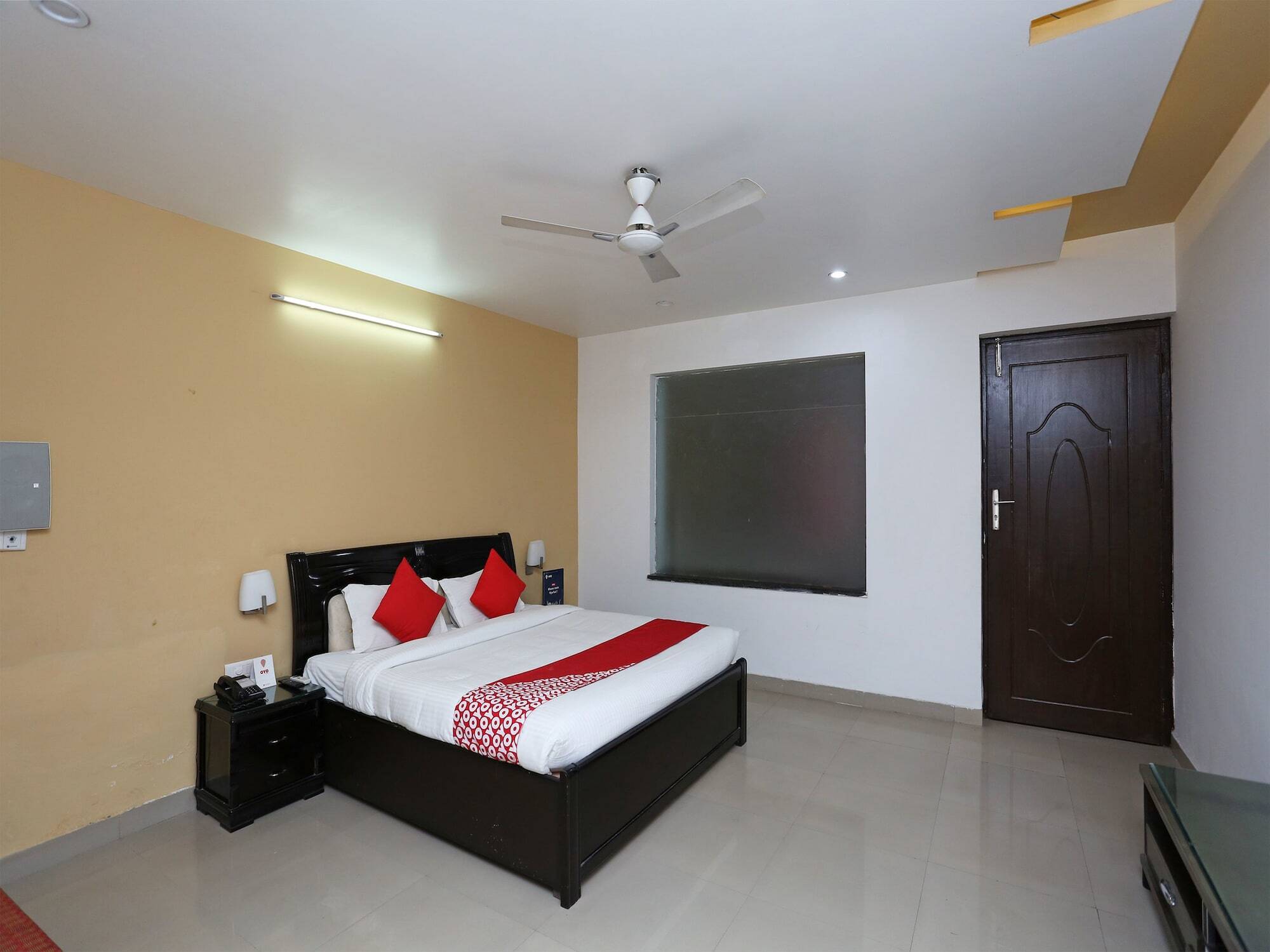 Hotel Oyo 13564 Near Prem Mandir Mathura Esterno foto