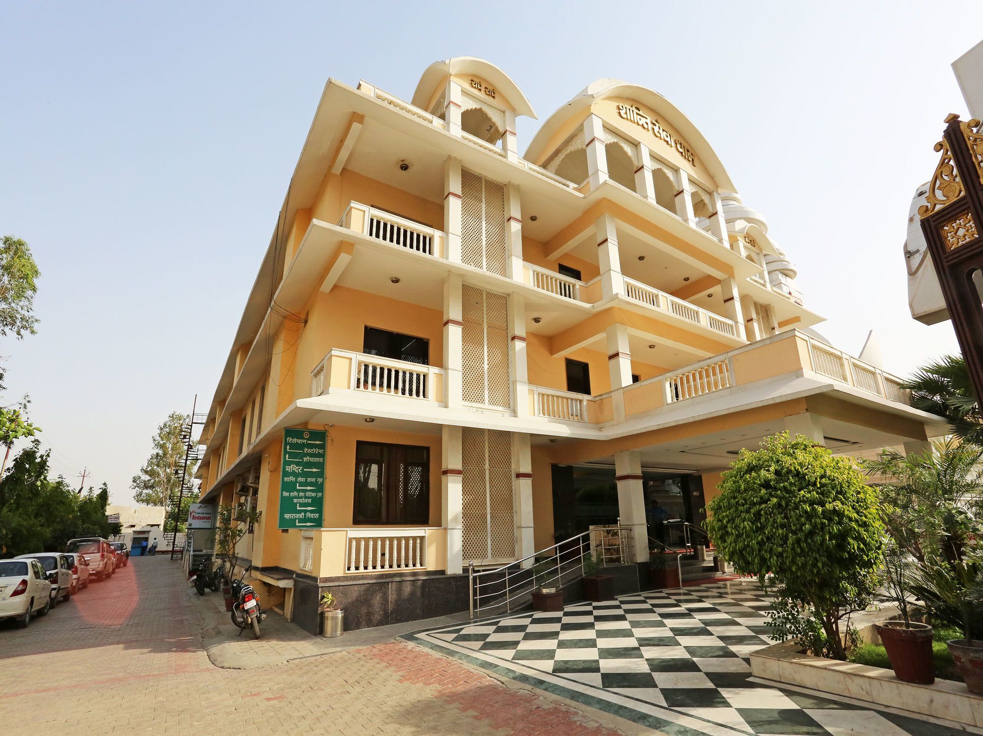 Hotel Oyo 13564 Near Prem Mandir Mathura Esterno foto